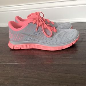 Women’s Nike Free Run V2 4.0 Running Shoe Sz 8